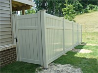 <b>White PVC Privacy Fence with Single Walk Gate</b>